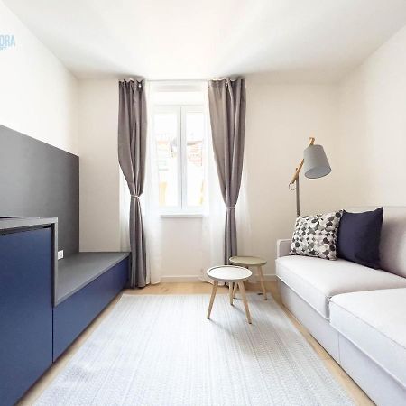 Slataper 19 Tirabora Short Rent Apartment ตรีเอสเต ภายนอก รูปภาพ