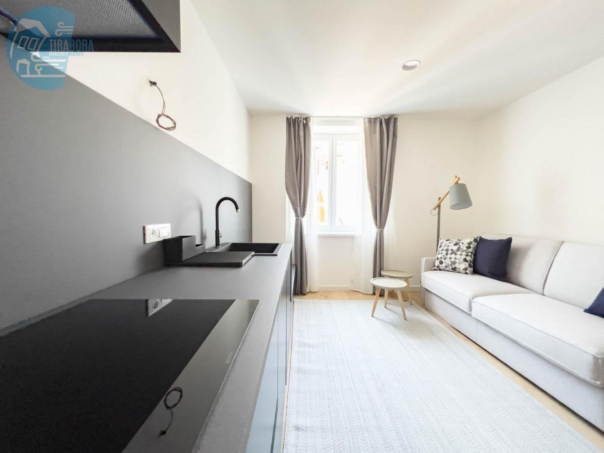 Slataper 19 Tirabora Short Rent Apartment ตรีเอสเต ภายนอก รูปภาพ