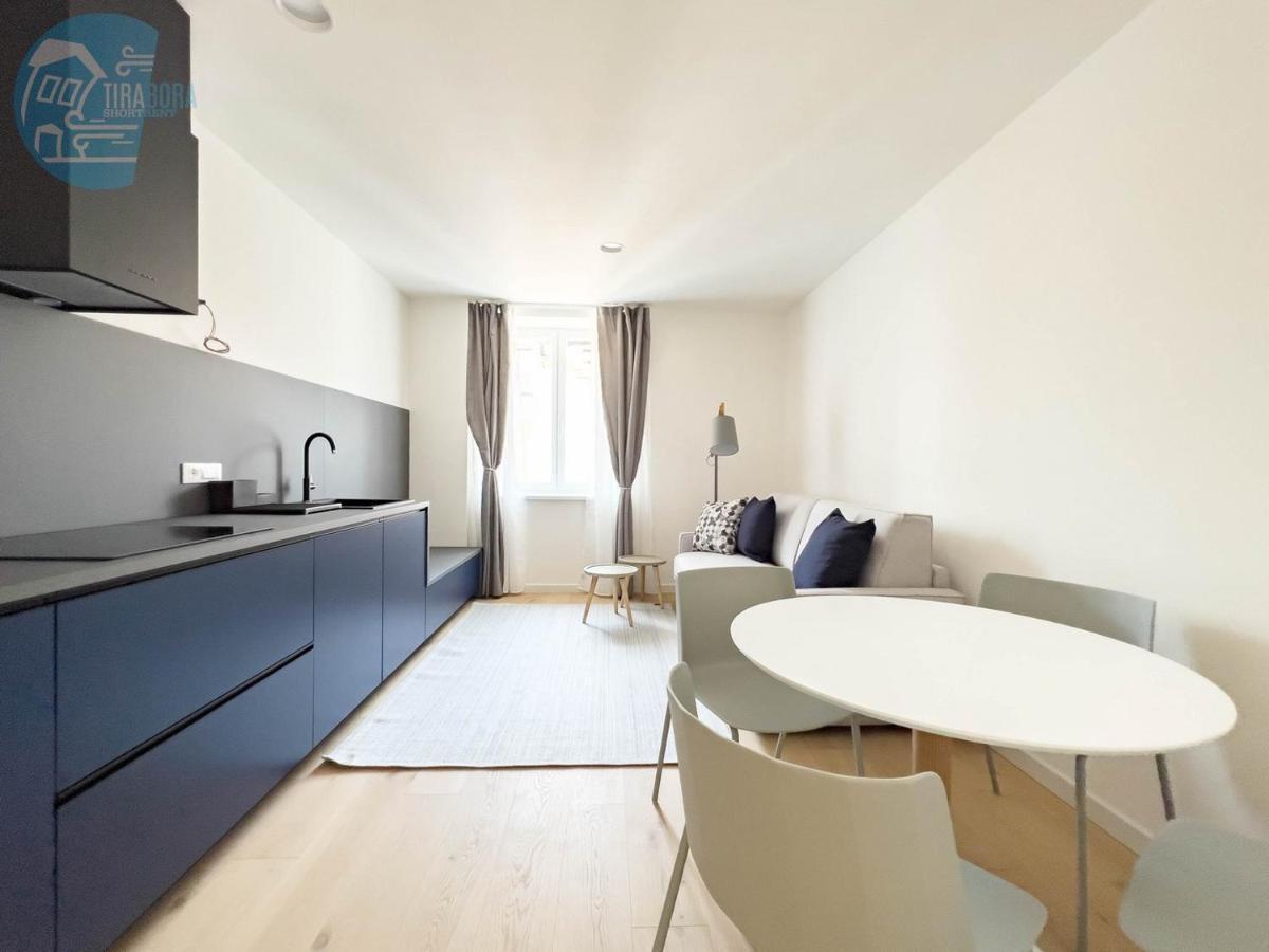 Slataper 19 Tirabora Short Rent Apartment ตรีเอสเต ภายนอก รูปภาพ